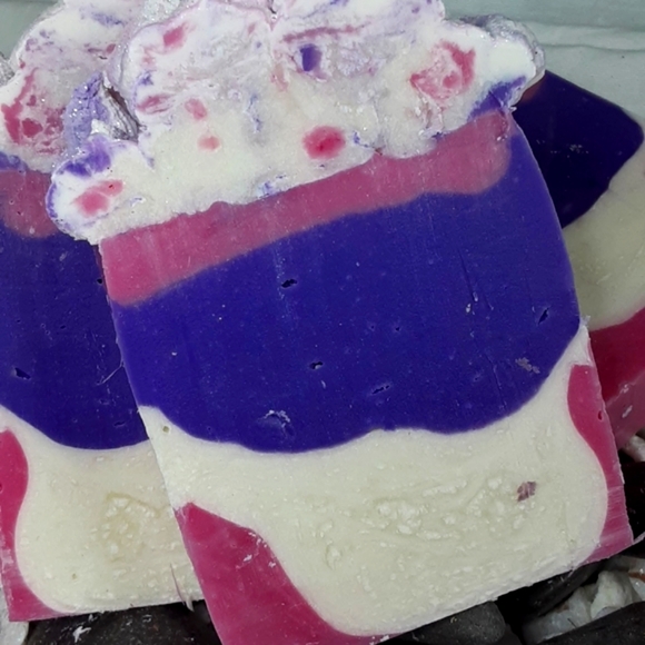 Lily of Valley scented 2 large handmade soap bars - Picture 8 of 12